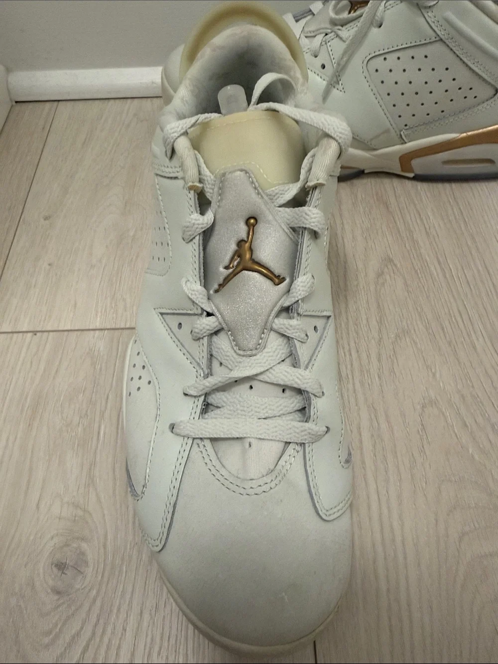Air Jordan 6 low ‘Lunar New Year’. White and Gold Sneakers. Men’s 10.5
